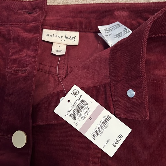 NEVER WORN maroon mini skirt, still has tags, great condition, size 0. - Picture 3 of 3
